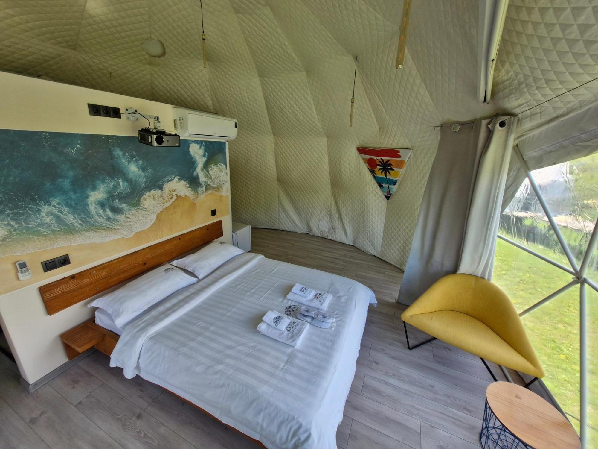 Glamping Georgia Krikhi Hotel Ambrolauri Bilik gambar