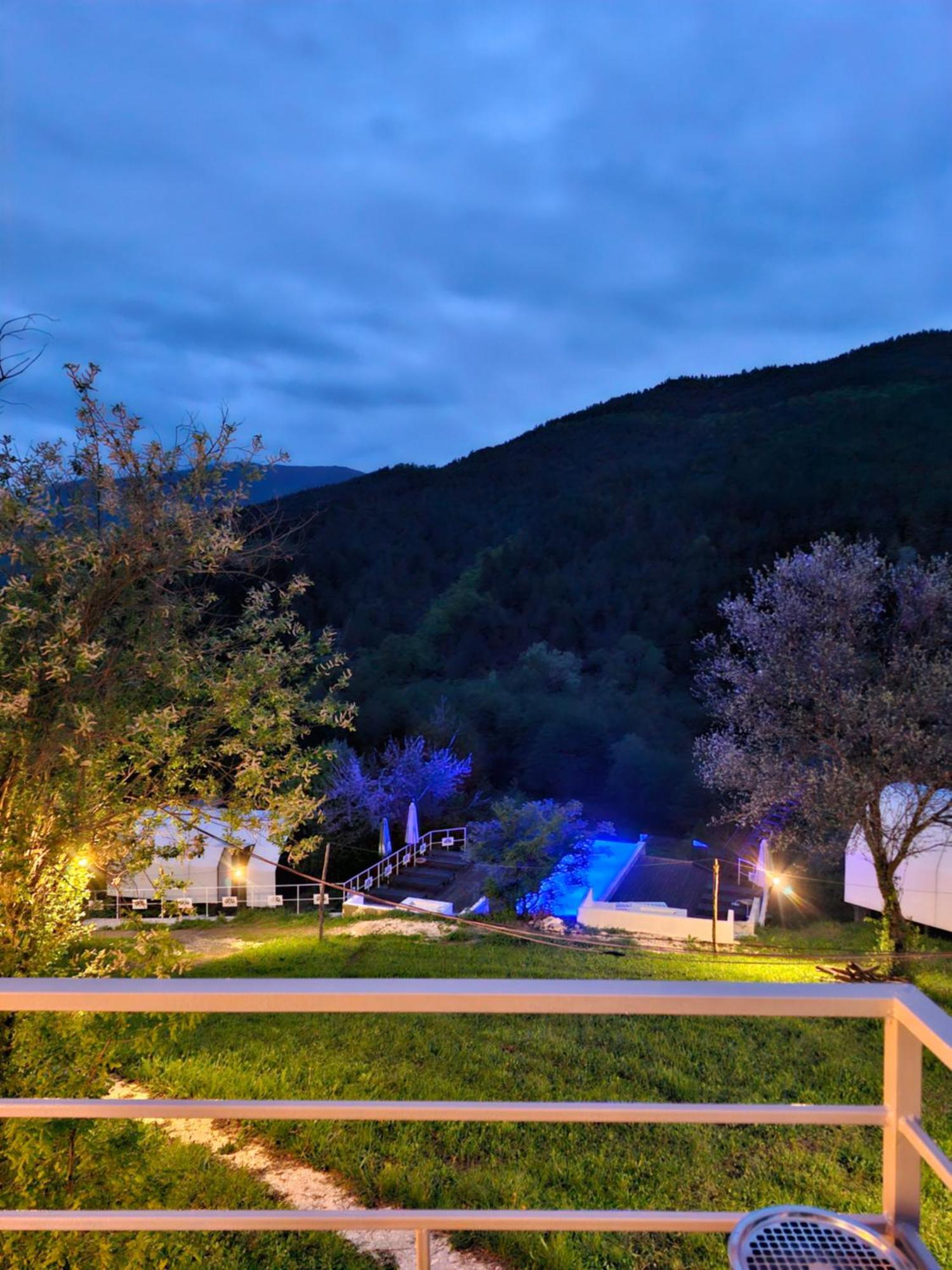 Glamping Georgia Krikhi Hotel Ambrolauri Luaran gambar
